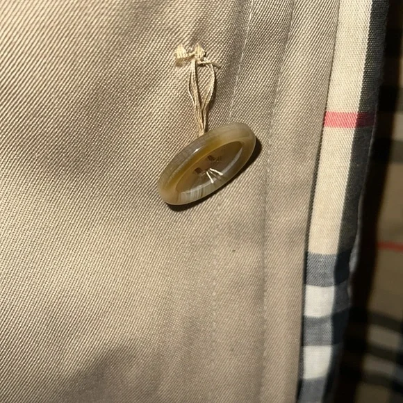 Vintage Burberry tan trench coat 80s - Picture 10 of 12